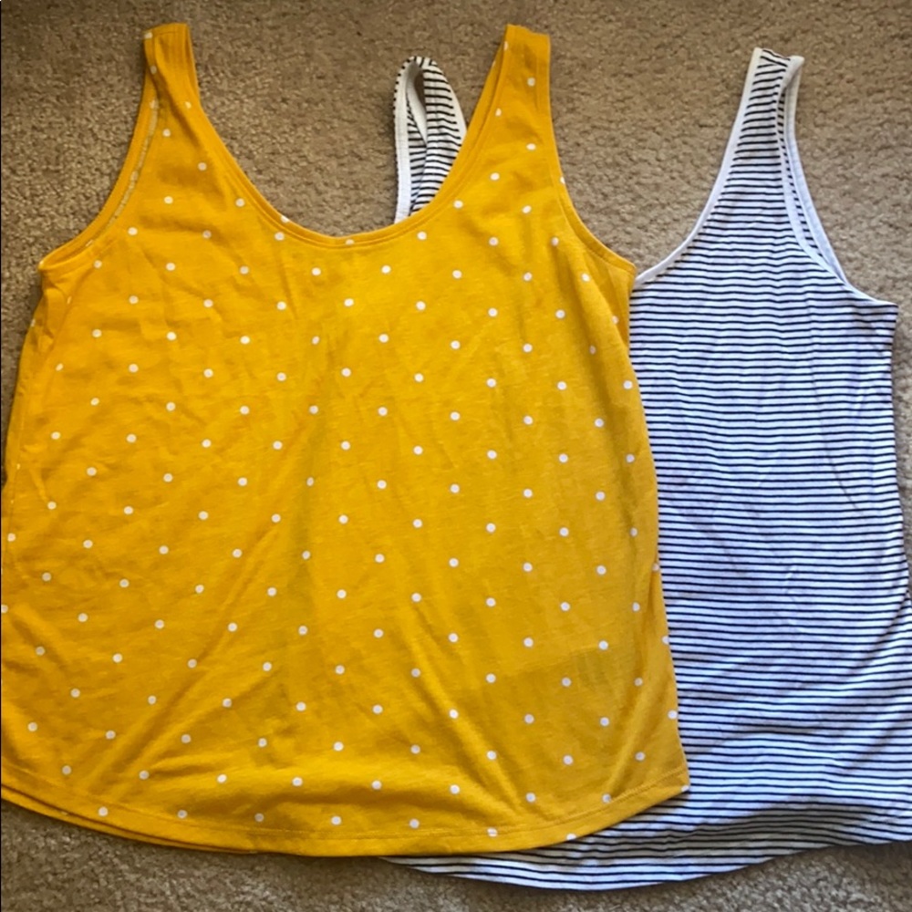 Pair of tank tops 1 dots and 1 striped